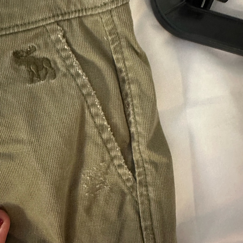 Abercrombie & Fitch Khaki Women's Cargo Shorts - Picture 6 of 10